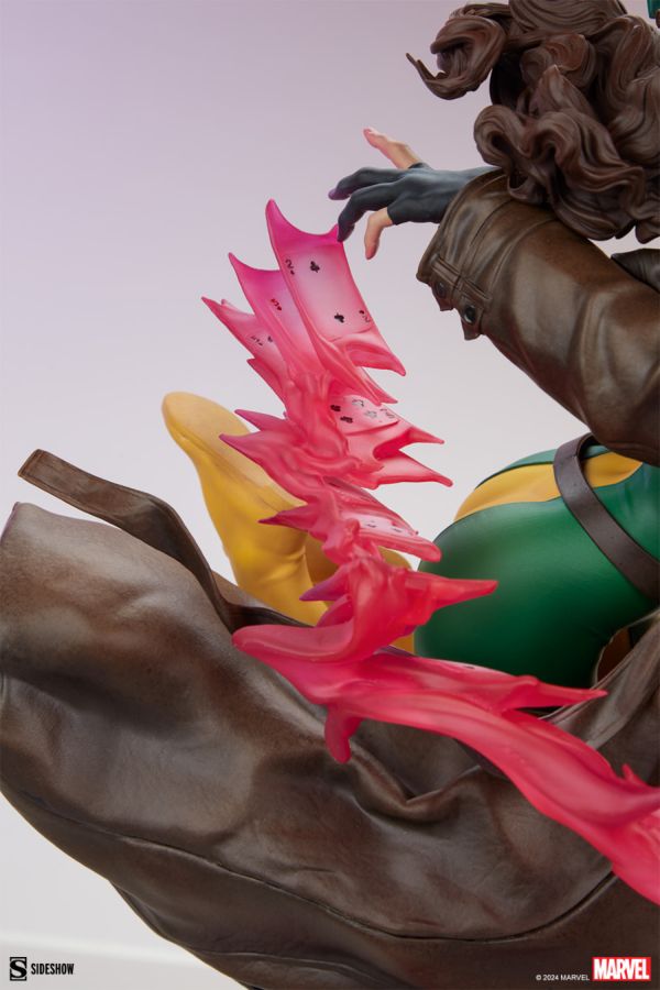 X-Men - Rogue & Gambit Statue