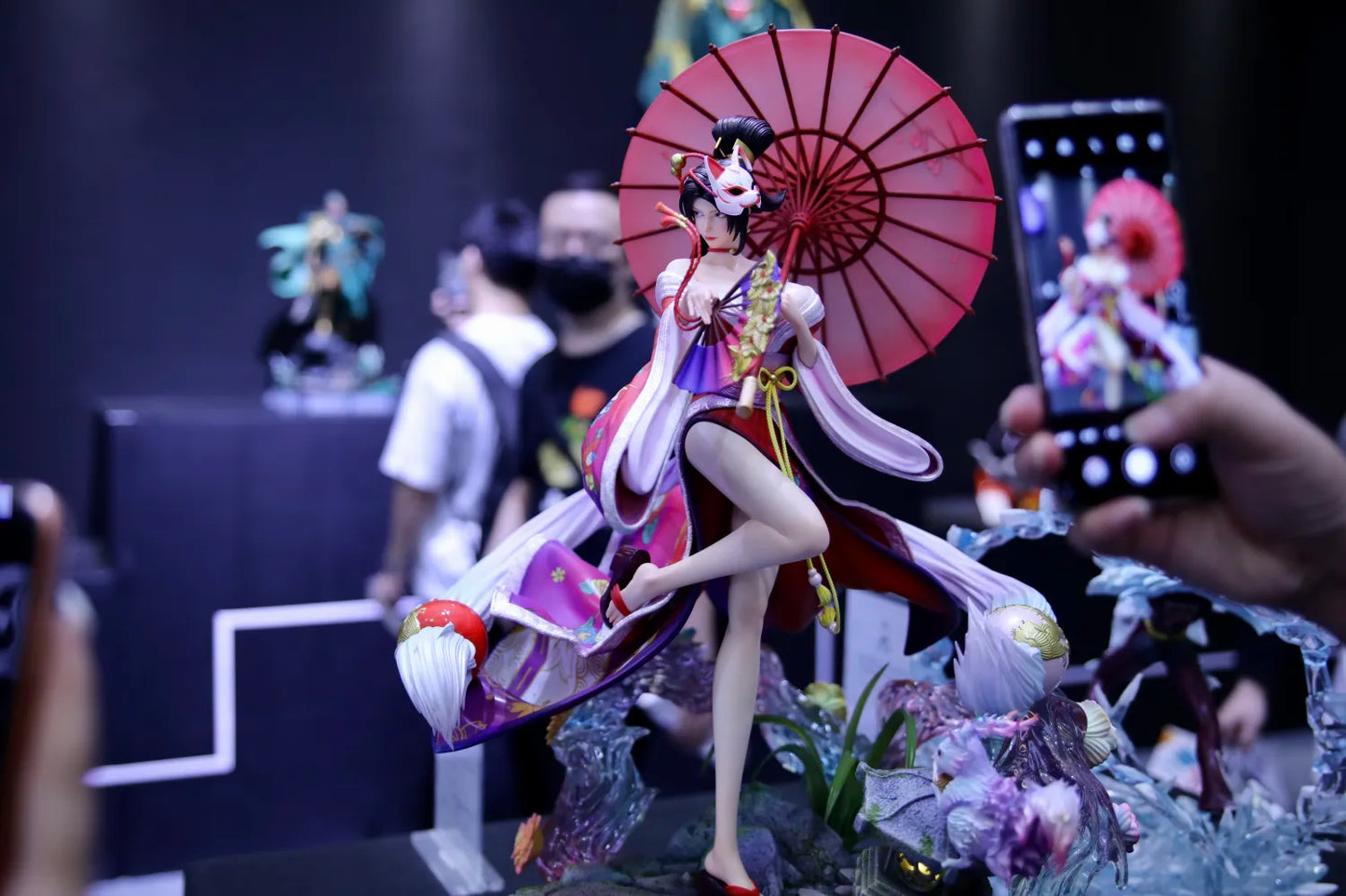 Queen&Follower YUN Studio The Unsurpassed Beauty Resin Statue