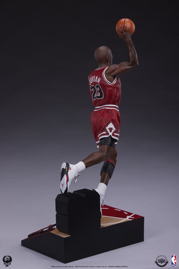 **Pre-order** NBA - Michael Jordan 1:4 Scale Statue