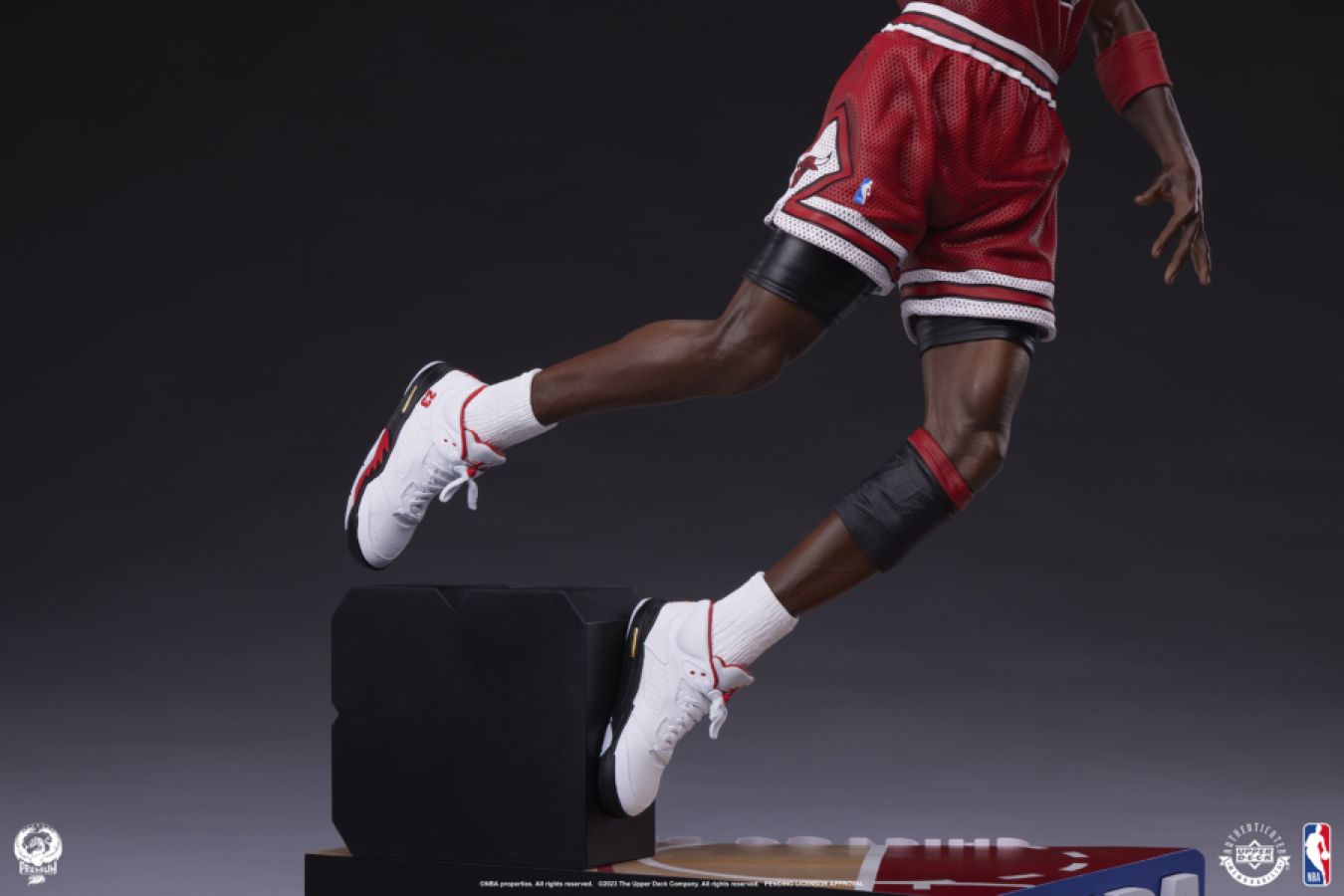 **Pre-order** NBA - Michael Jordan 1:4 Scale Statue