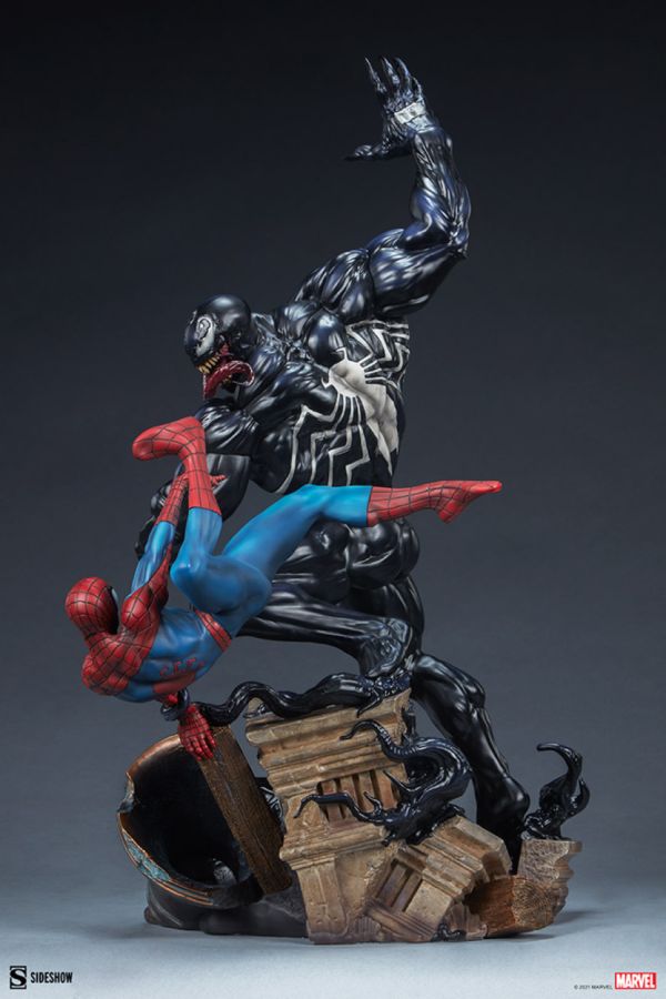 Marvel Comics - Spider-Man vs Venom Maquette **Pre-Order**