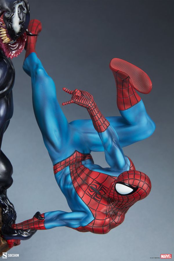 Marvel Comics - Spider-Man vs Venom Maquette **Pre-Order**