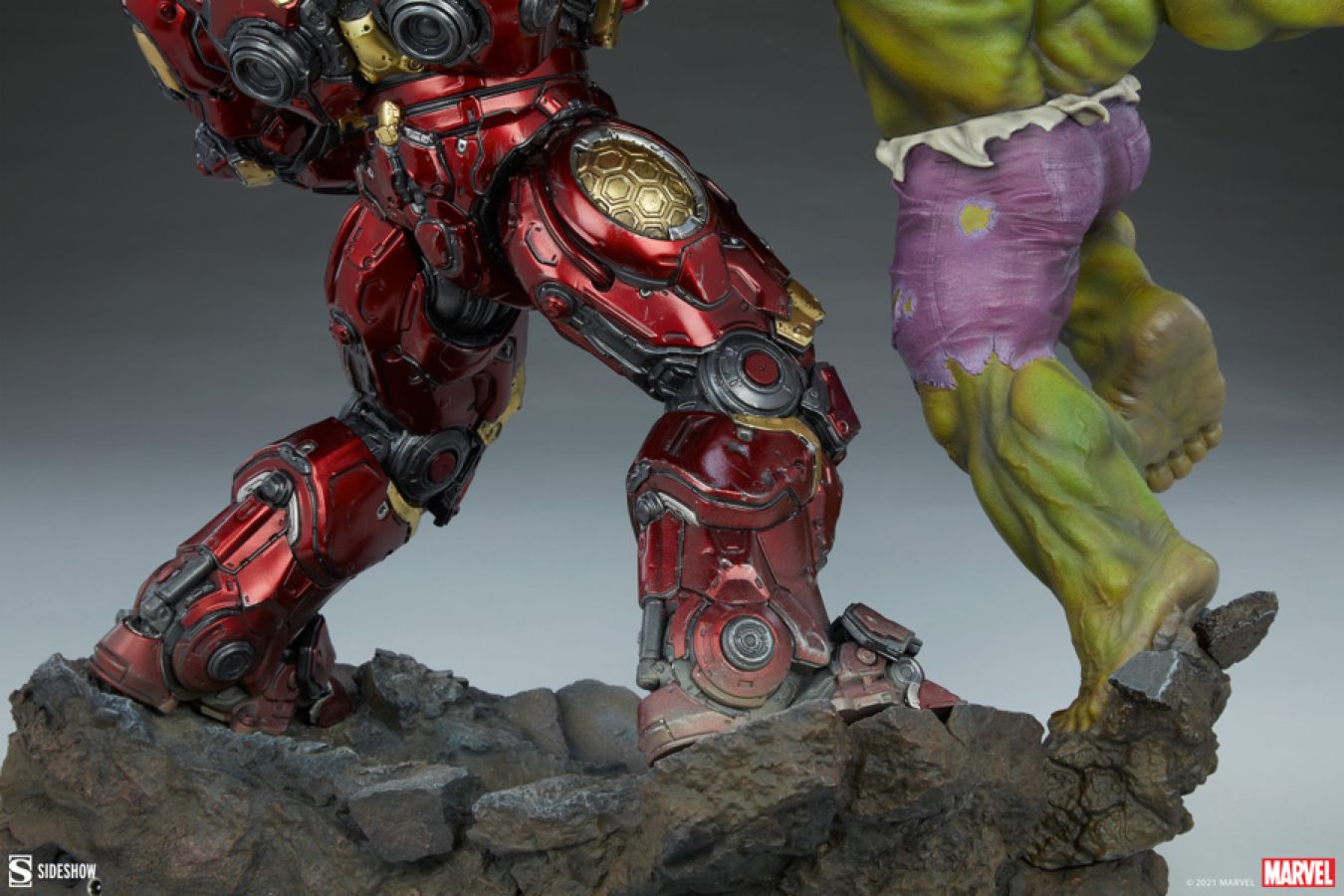 **Pre-order** Marvel Comics - Hulk vs Hulkbuster Maquette