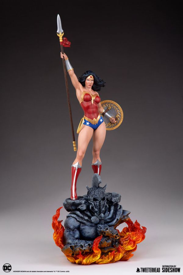 **Pre-order** DC Comics - Wonder Woman 1:4 Scale Maquette