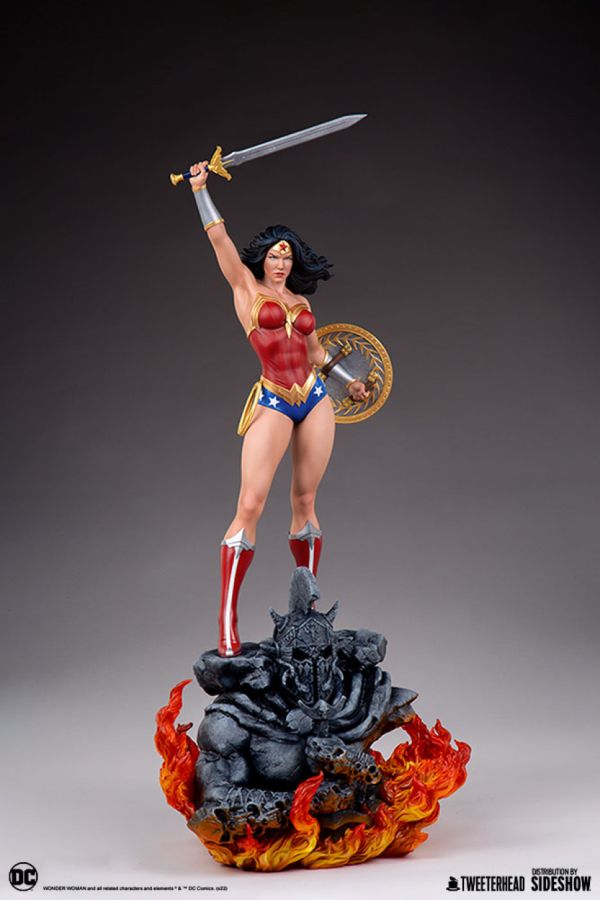 **Pre-order** DC Comics - Wonder Woman 1:4 Scale Maquette