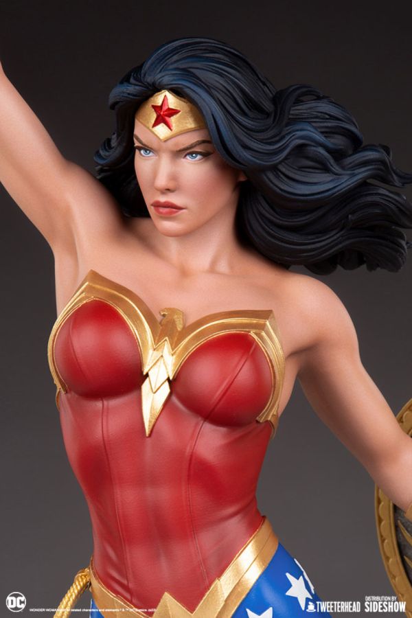 **Pre-order** DC Comics - Wonder Woman 1:4 Scale Maquette