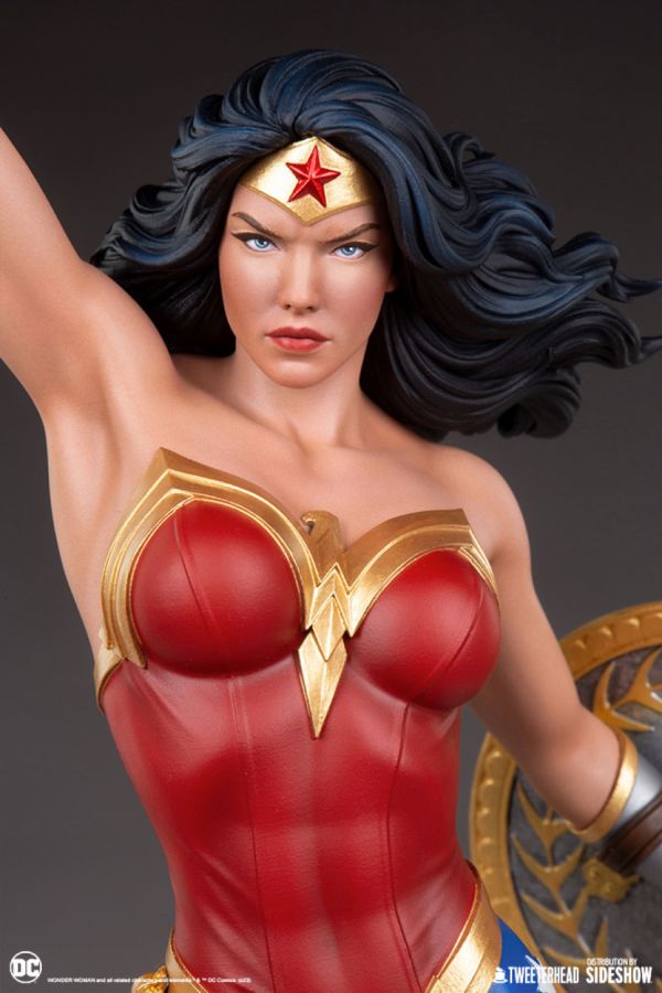 **Pre-order** DC Comics - Wonder Woman 1:4 Scale Maquette