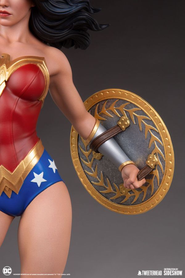 **Pre-order** DC Comics - Wonder Woman 1:4 Scale Maquette