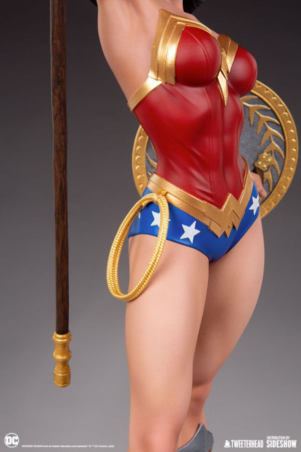 **Pre-order** DC Comics - Wonder Woman 1:4 Scale Maquette