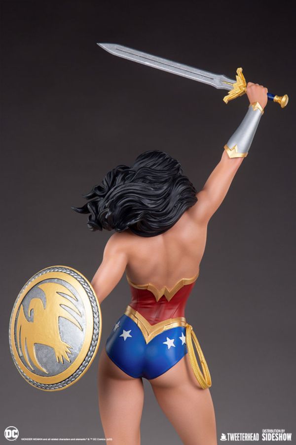 **Pre-order** DC Comics - Wonder Woman 1:4 Scale Maquette