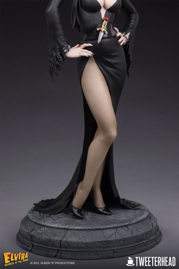 **Pre-order** Elvira - Mistress of the Dark 1:4 Scale Maquette