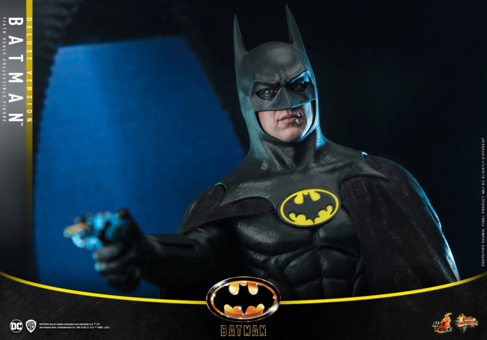 Batman (1989) - Batman Deluxe 1/6th Scale Hot Toys Action Figure