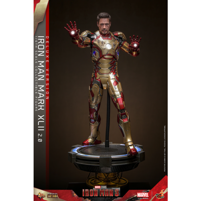Iron Man 3 - Iron Man Mark XLII 42 (2.0) Deluxe 1/6th Scale Hot Toys Action Figure