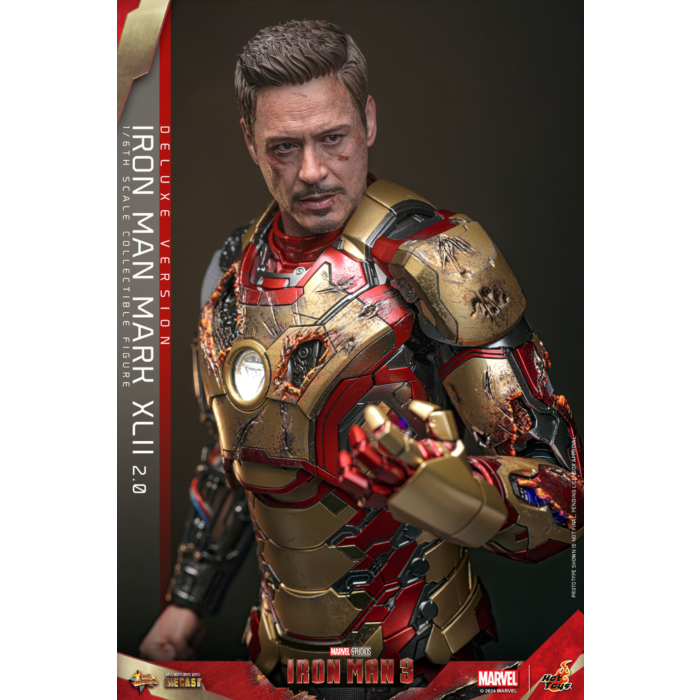 Iron Man 3 - Iron Man Mark XLII 42 (2.0) Deluxe 1/6th Scale Hot Toys Action Figure