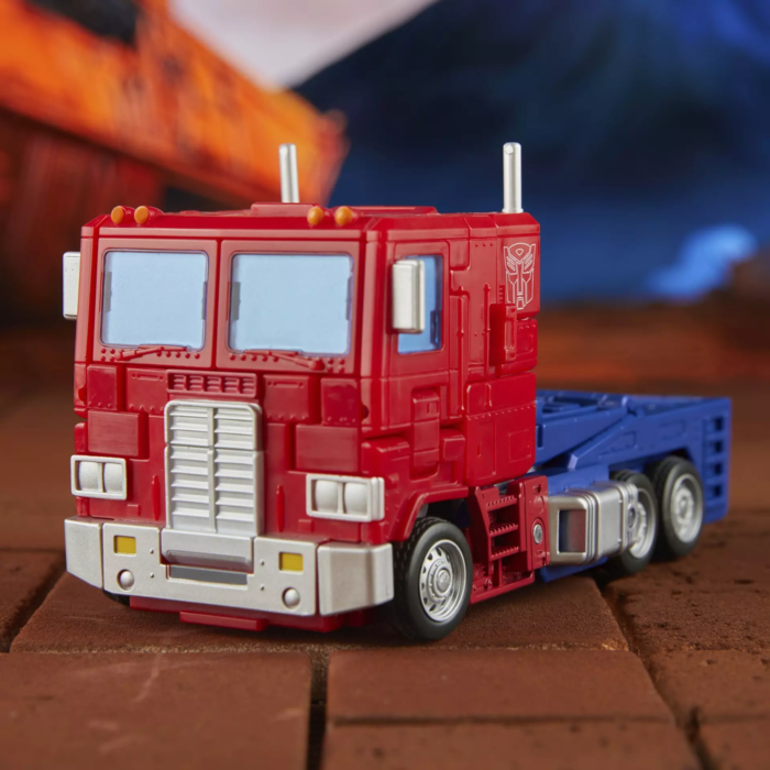 The Transformers: The Movie (1986) - Optimus Prime Studio Series Commander Class 7" Action Figure