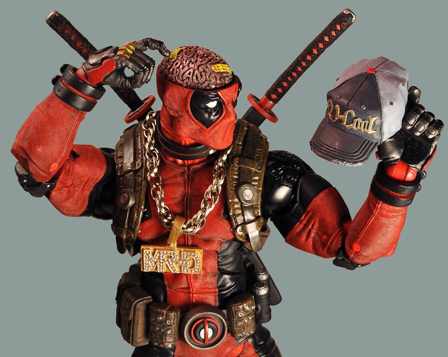 Marvel Comics - Deadpool Ultimate 1:4 Scale Action Figure